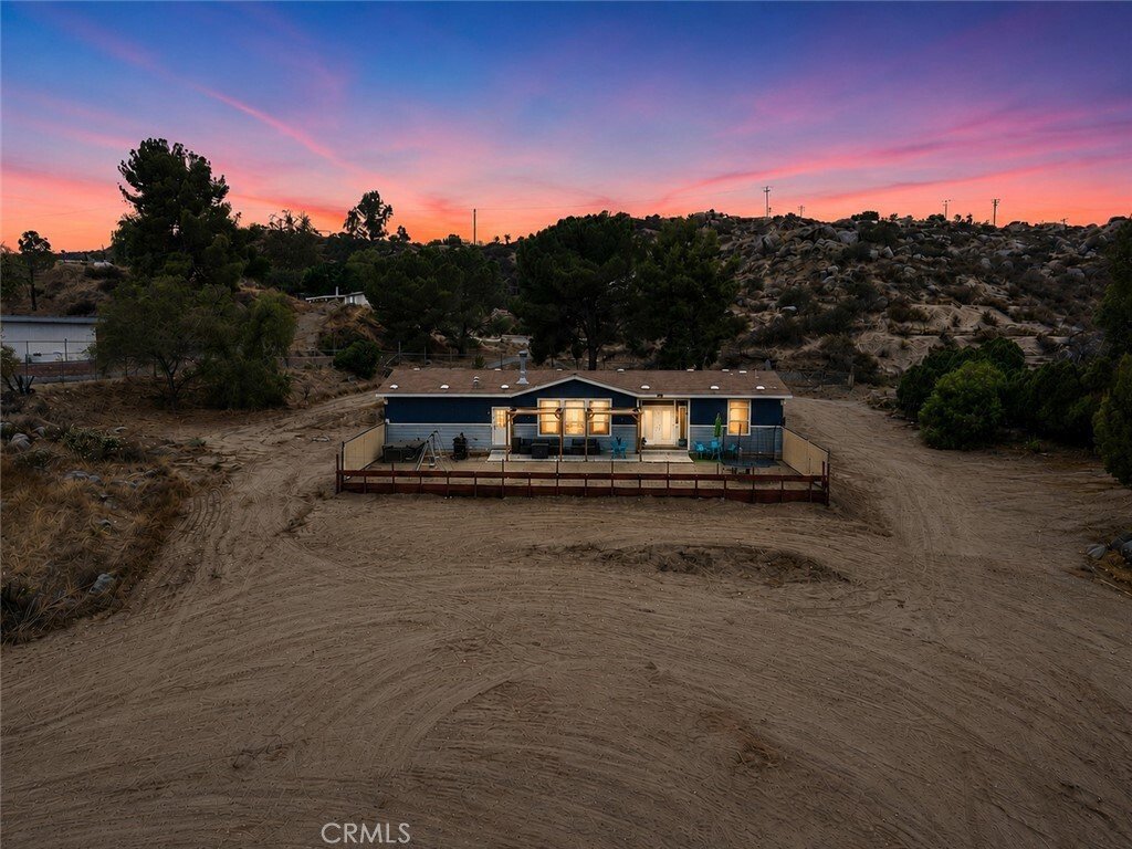 Nuevo, California, United States 2 - 18549415