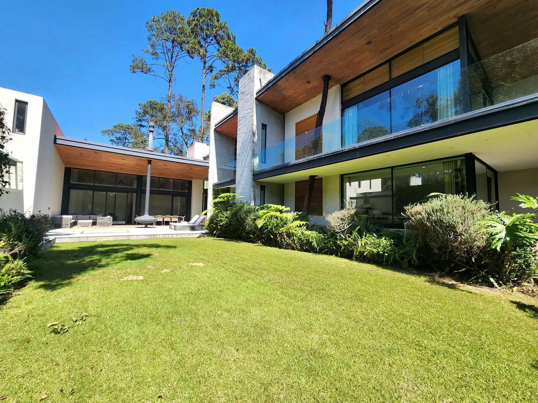 House in Valle de Bravo, State of Mexico, Mexico 3 - 18548975