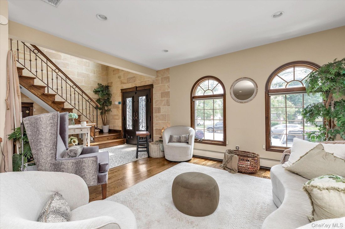 House in Merrick, New York, United States 3 - 18553049