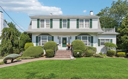 House in Merrick, New York, United States 1