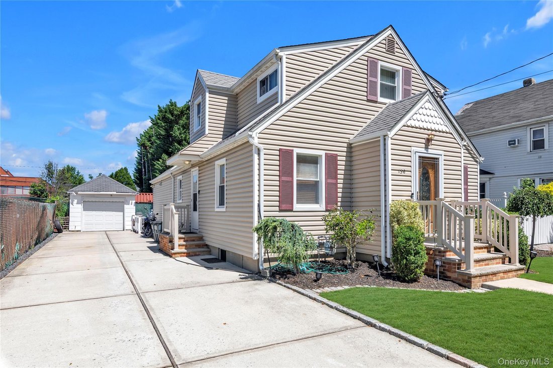 House in East Williston, New York, United States 2 - 18553091