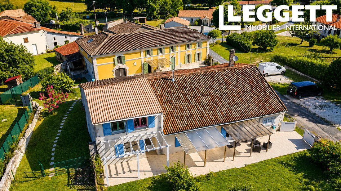 House in Saint-Simon-de-Bordes, Nouvelle-Aquitaine, France 1 - 18549604