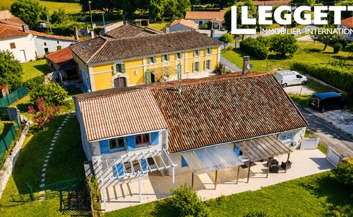 House in Saint-Simon-de-Bordes, Nouvelle-Aquitaine, France 1