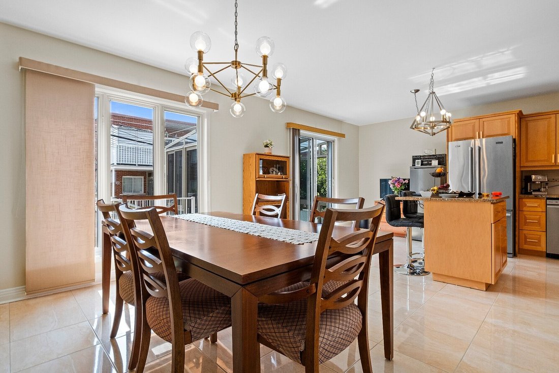 House in Montreal, Quebec, Canada 5 - 18549105