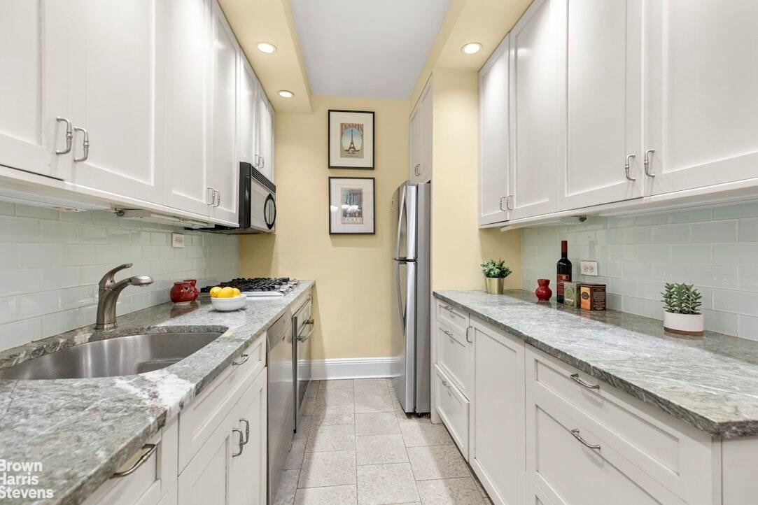Co Op in New York, New York, United States 4 - 18552396