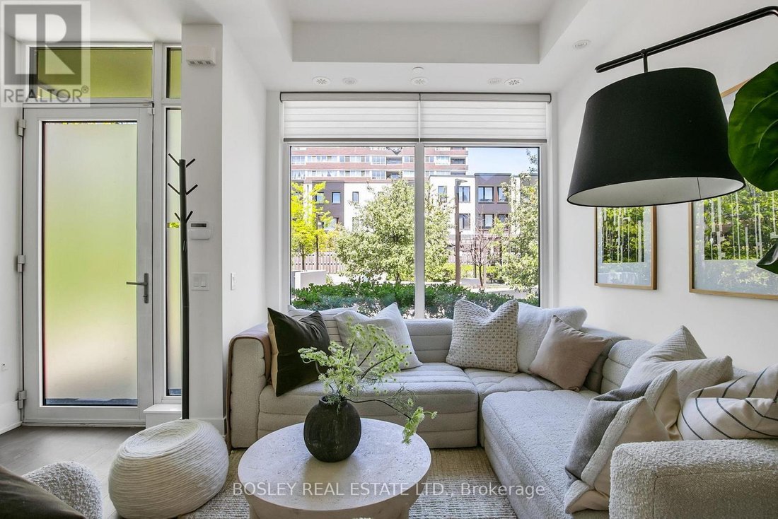 Townhouse in Toronto, Ontario, Canada 3 - 18554048