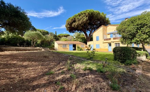 House in Ville-Les Saquedes-Le Bouillonnet, Sainte-Maxime, France 1