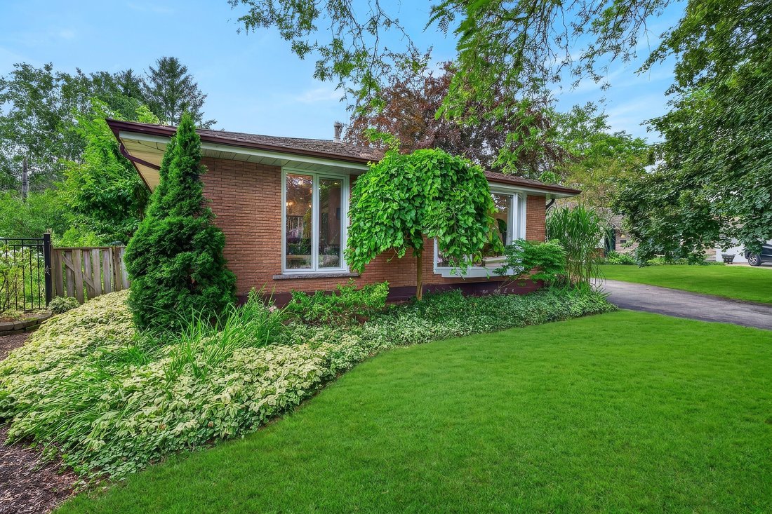 House in Hamilton, Ontario, Canada 2 - 18549098