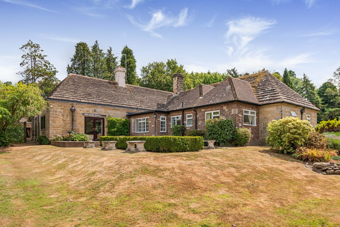 House in Felbridge, England 5 - 18549253