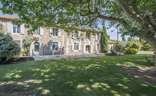 Country House in La Crau, Saint-Martin-de-Crau, France 1