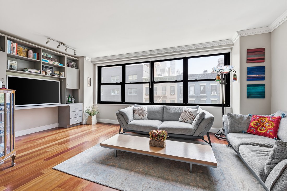 New York, New York, United States 2 - 18553141