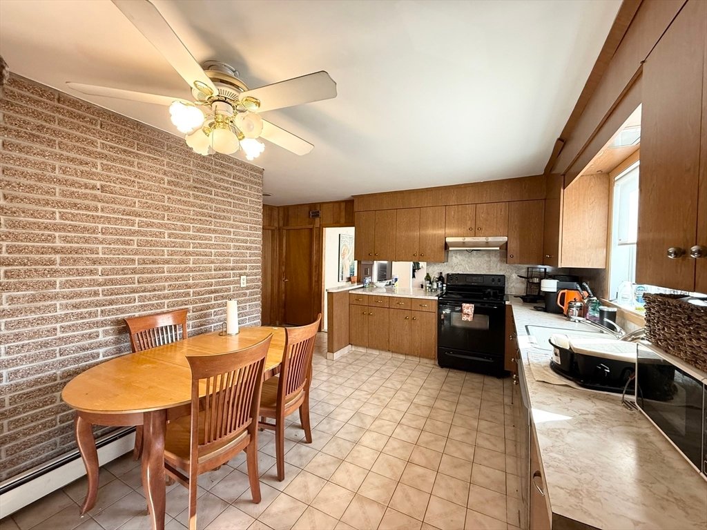 Condo in Medford, Massachusetts, United States 4 - 18553088