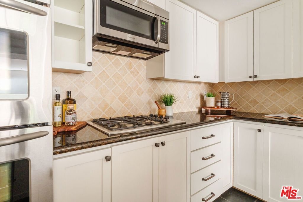 Condo in Los Angeles, California, United States 4 - 18551044