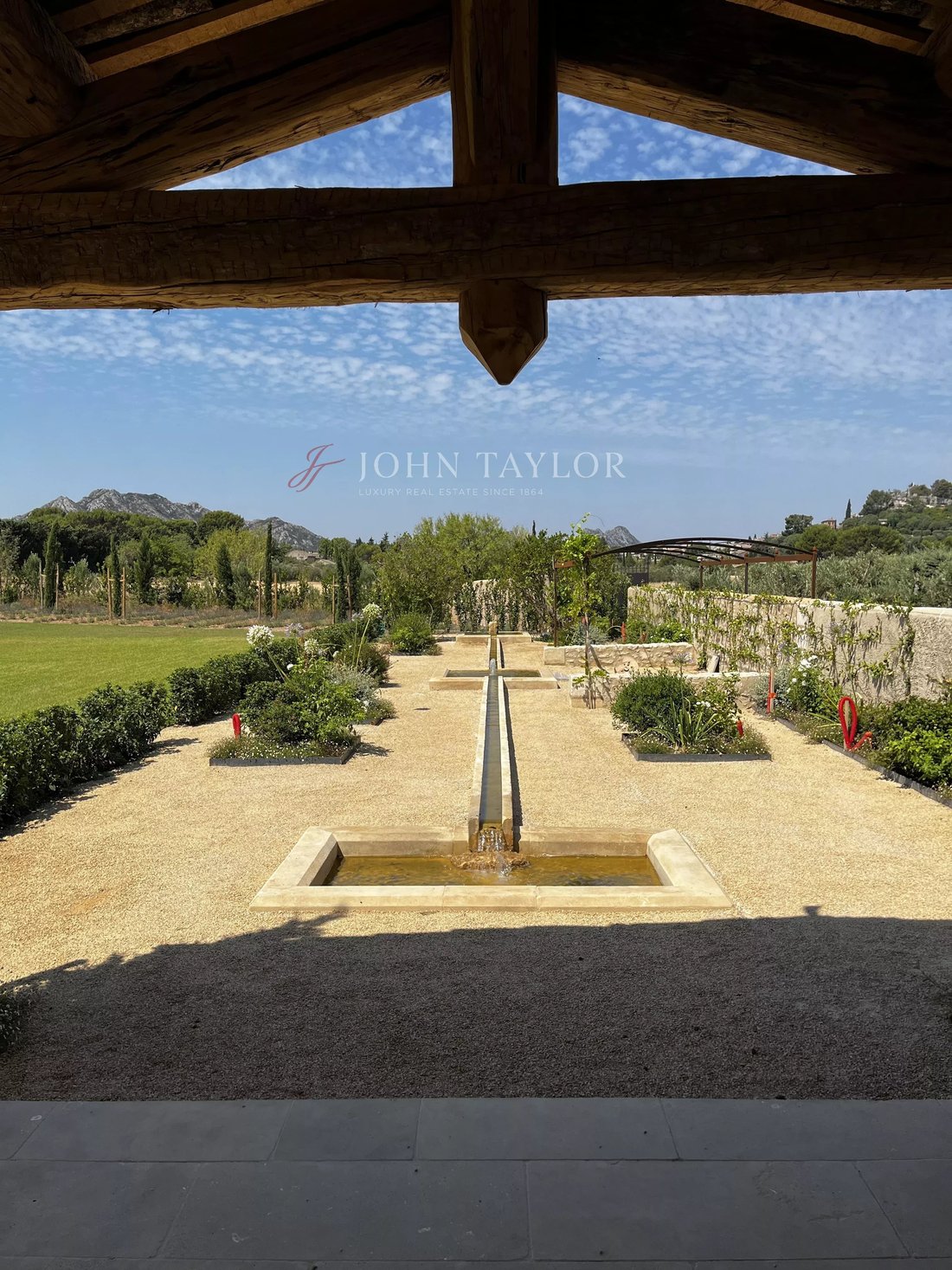 Country House in Eygalières, Provence-Alpes-Côte d'Azur, France 4 - 18549679