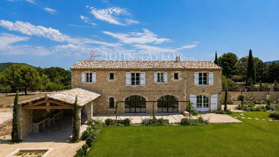 Country House in Eygalières, Provence-Alpes-Côte d'Azur, France 3 - 18549679