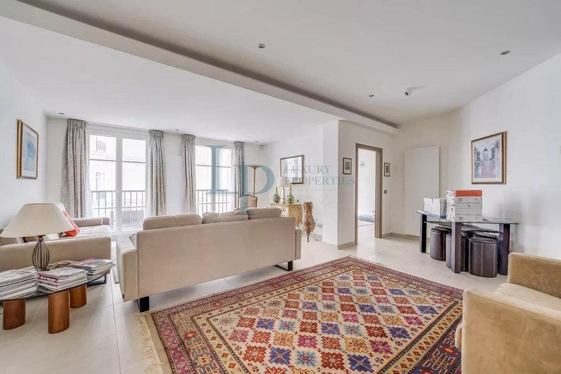 Apartment in Saint Philippe du Roule, Paris 8e Arrondissement, Paris 1 - 17281255