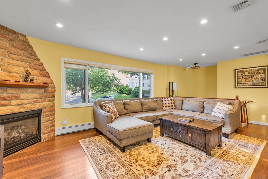 House in Manhasset, New York, United States 2 - 18261671