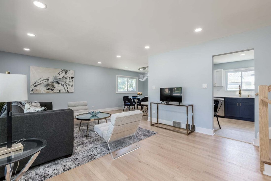 House in Skokie, Illinois, United States 4 - 18552628