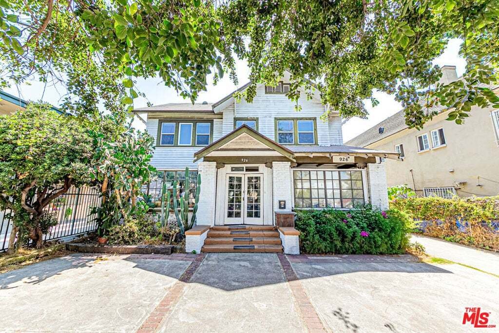 Los Angeles, California, United States 2 - 18551091