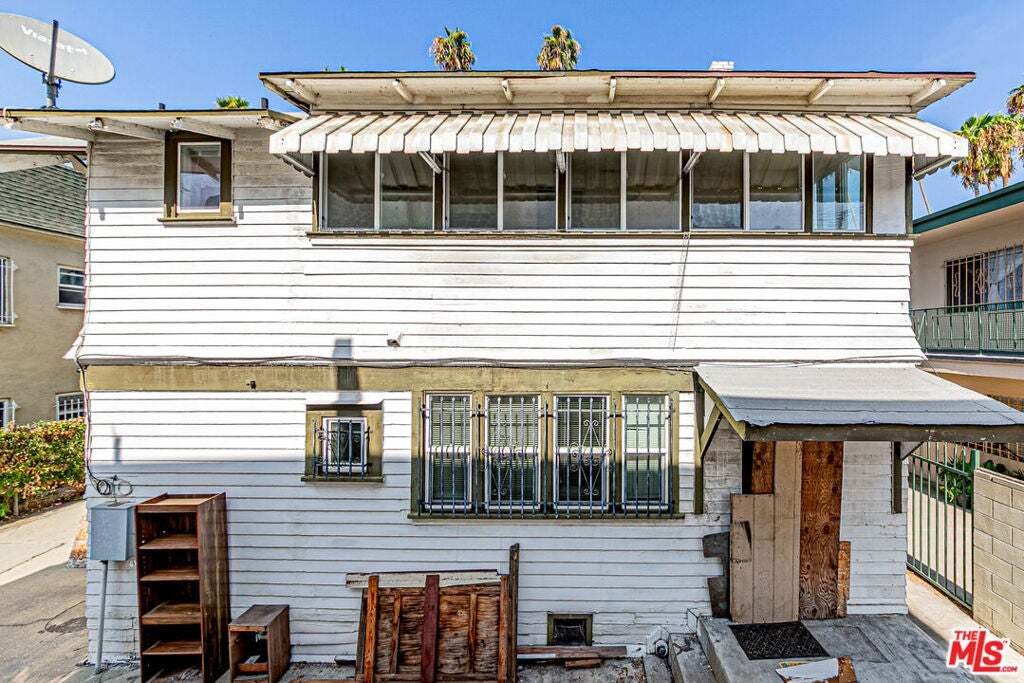 Los Angeles, California, United States 5 - 18551091