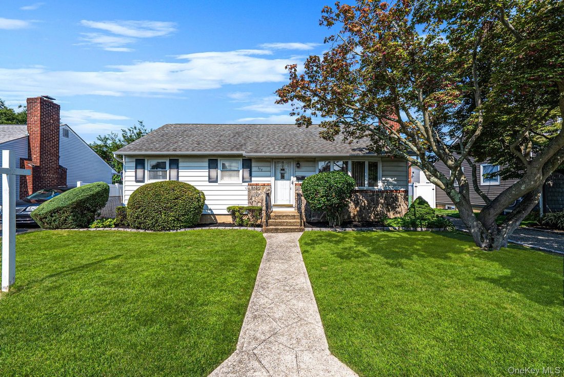 House in Bethpage, New York, United States 1 - 18553068