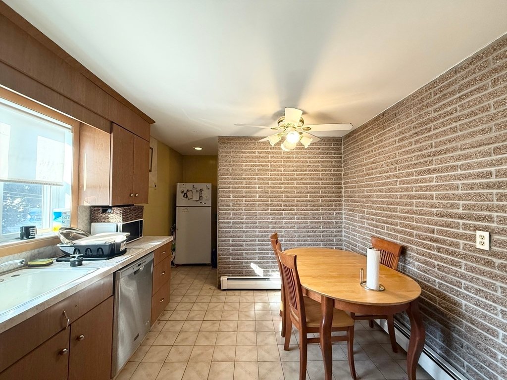 Condo in Medford, Massachusetts, United States 3 - 18553088