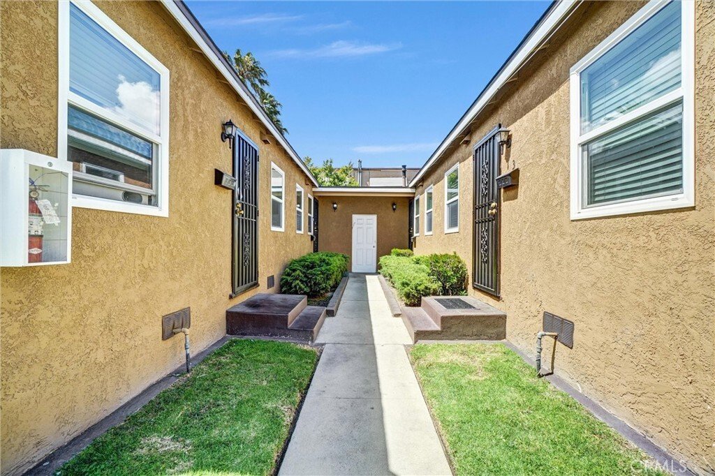 House in Signal Hill, California, United States 2 - 18097811
