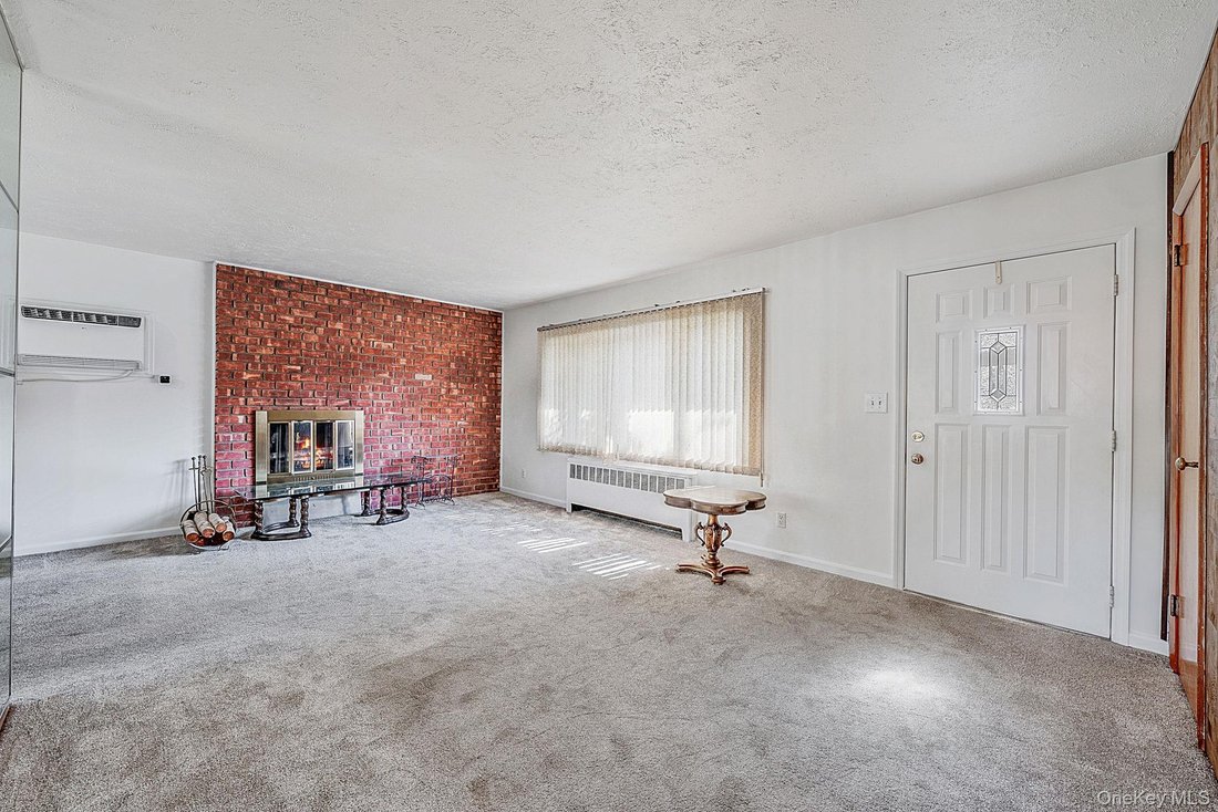 House in Bethpage, New York, United States 4 - 18553068