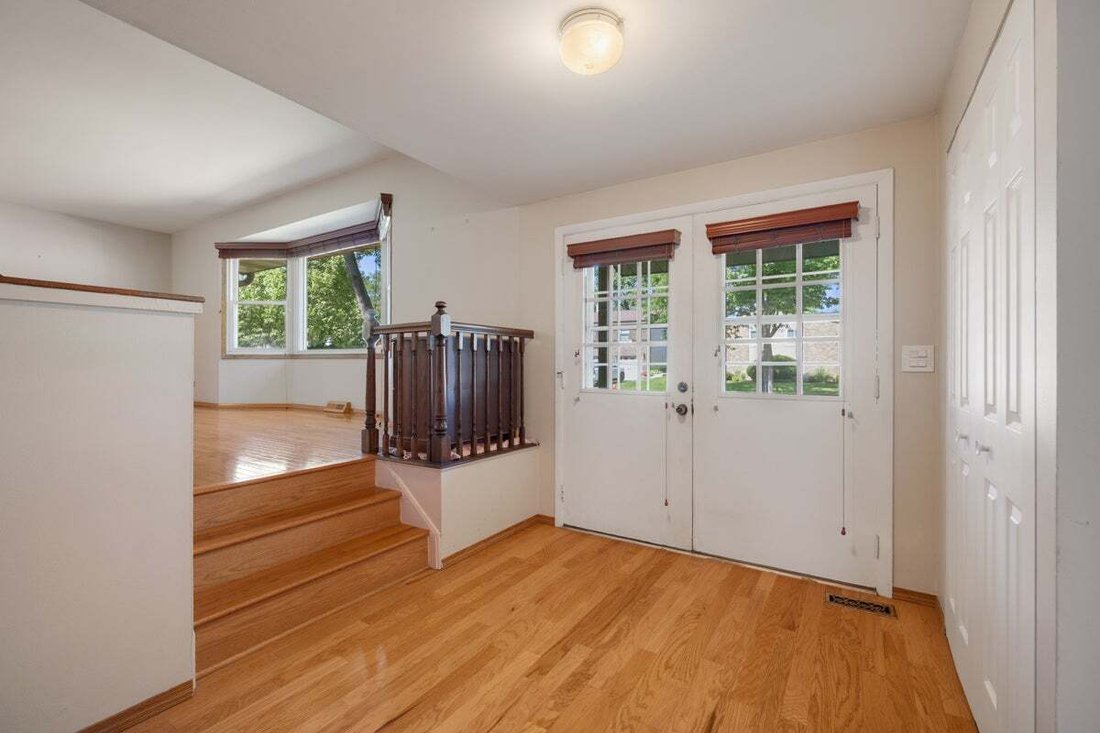 House in Elk Grove Village, Illinois, United States 5 - 18548745