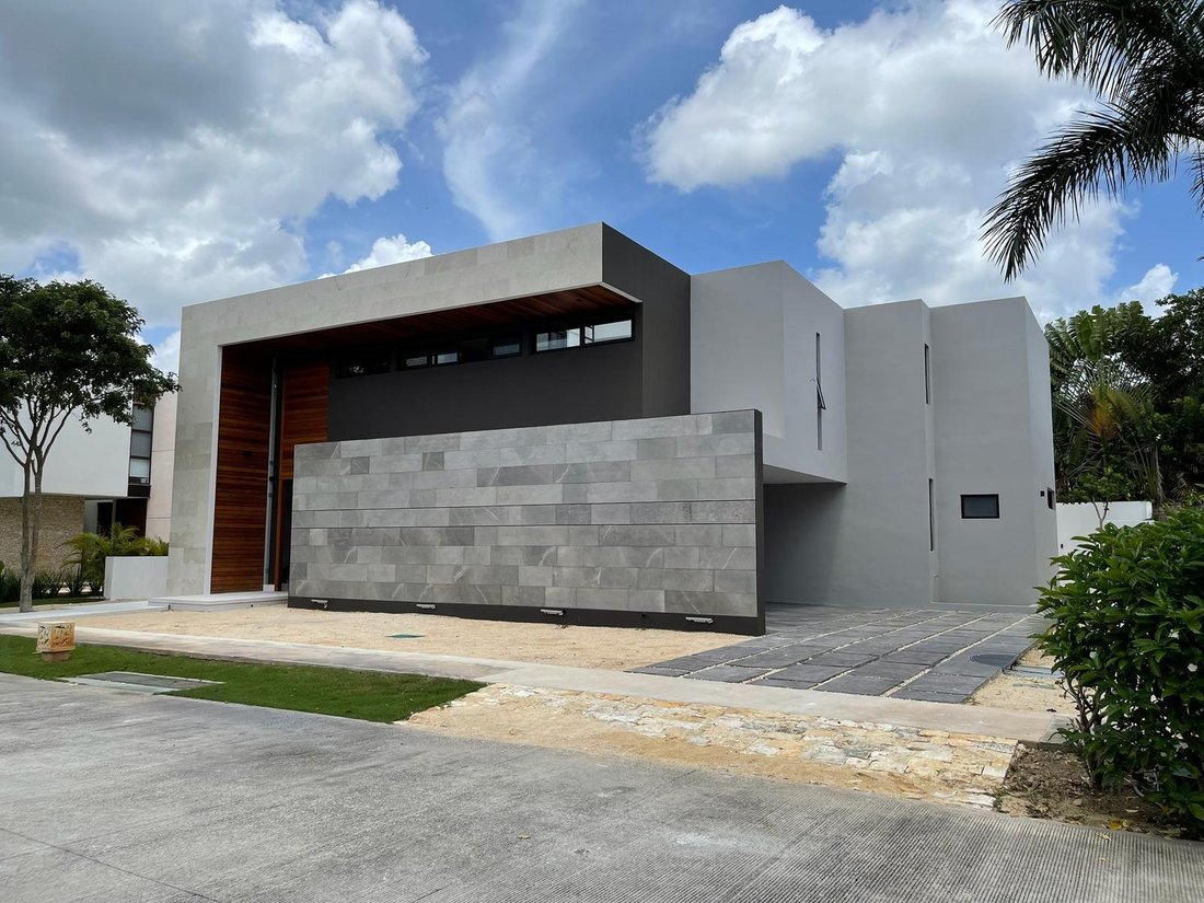 House in Yucatán Country Club, Yucatan, Mexico 2 - 18549286