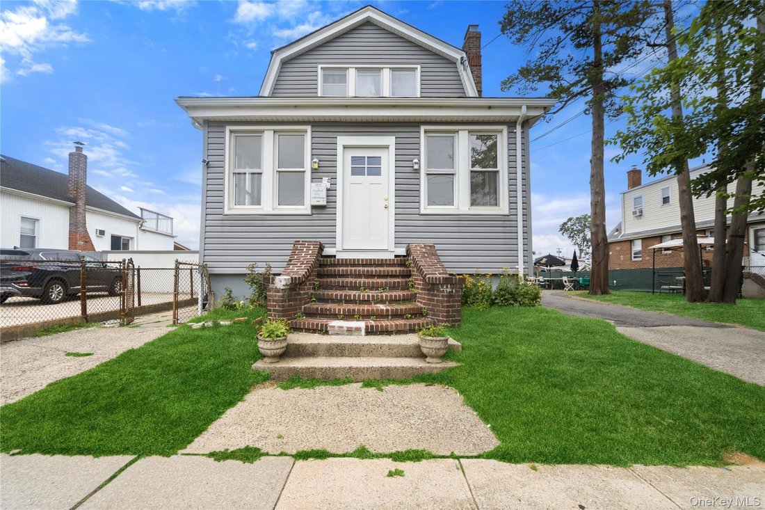 House in Elmont, New York, United States 1 - 18553069
