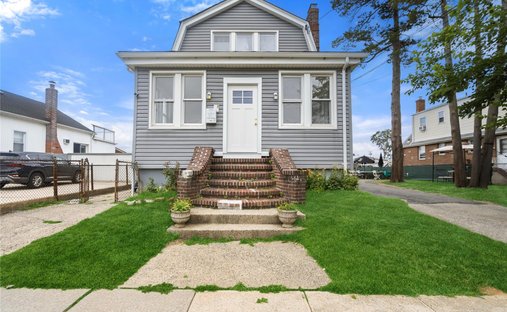 House in Elmont, New York, United States 1