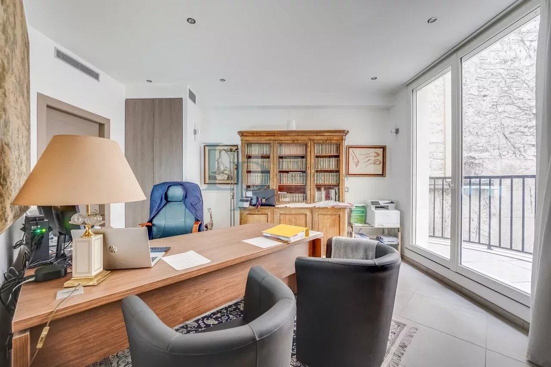 Apartment in Saint Philippe du Roule, Paris 8e Arrondissement, Paris 5 - 17281255