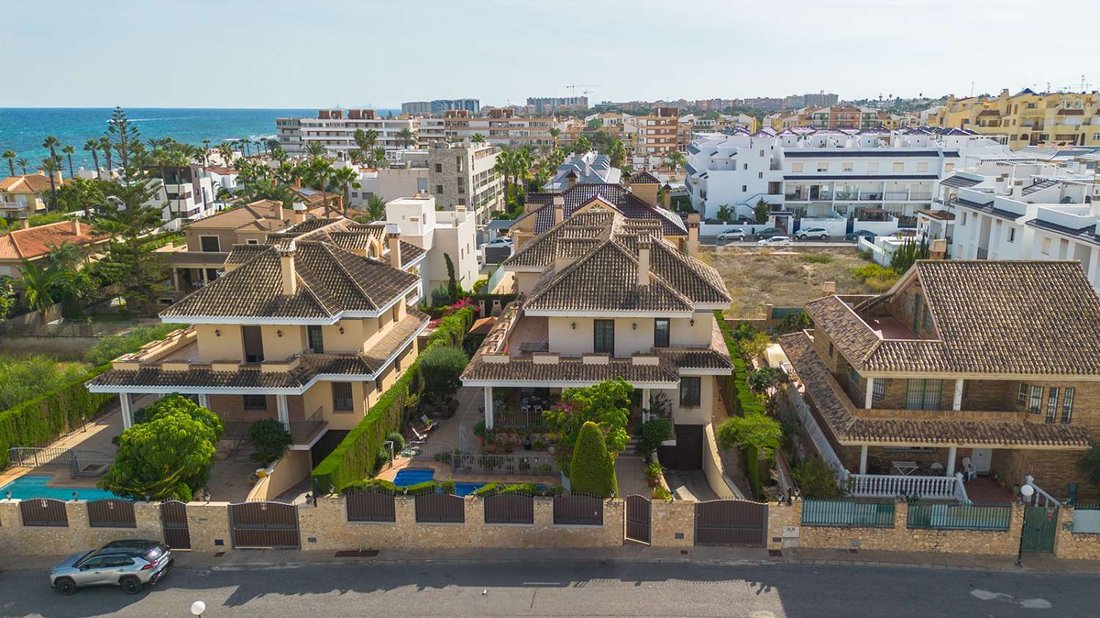 Villa in Torrevieja, Valencian Community, Spain 1 - 17890397