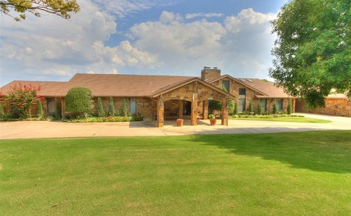 House in Yukon, Oklahoma, United States 1