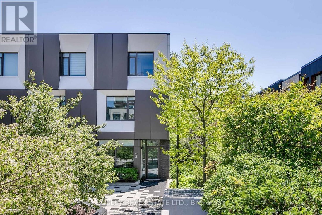 Townhouse in Toronto, Ontario, Canada 1 - 18554048