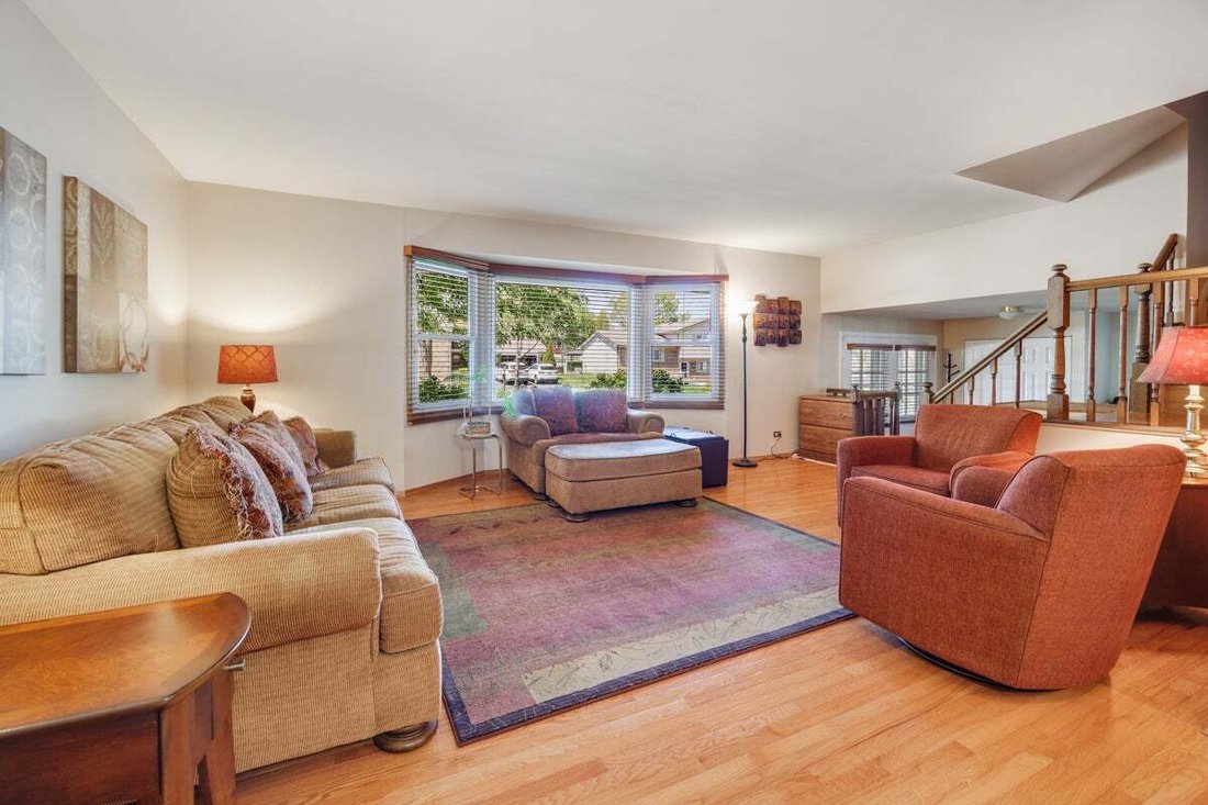 House in Elk Grove Village, Illinois, United States 2 - 18548745