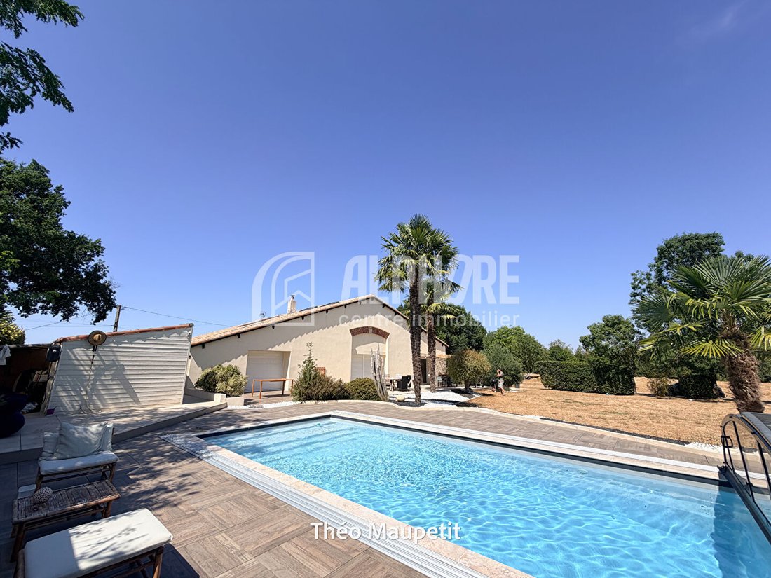 Villa in La Roche-sur-Yon, Pays de la Loire, France 2 - 18550164