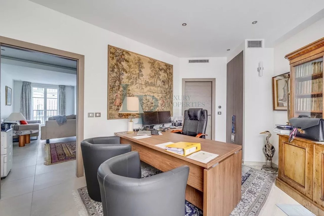 Apartment in Saint Philippe du Roule, Paris 8e Arrondissement, Paris 2 - 17281255