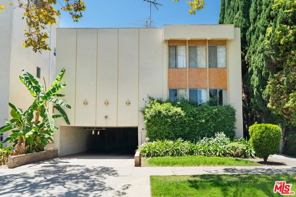 Beverly Hills, California, United States 2 - 18551032
