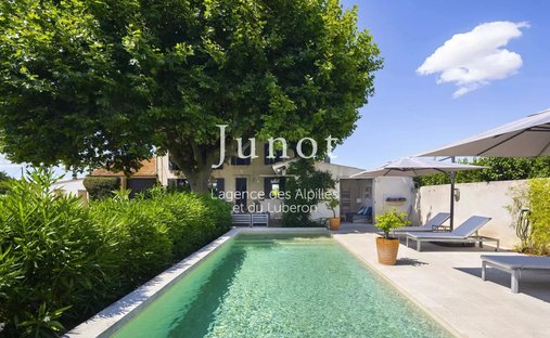 Country House in Châteaurenard, Provence-Alpes-Côte d'Azur, France 1