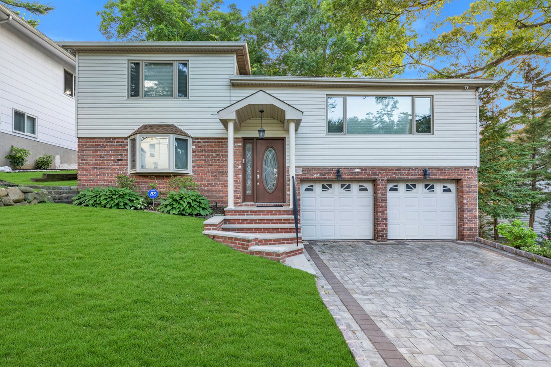 House in Manhasset, New York, United States 1 - 18261671