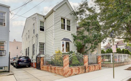 House in New York, New York, United States 1