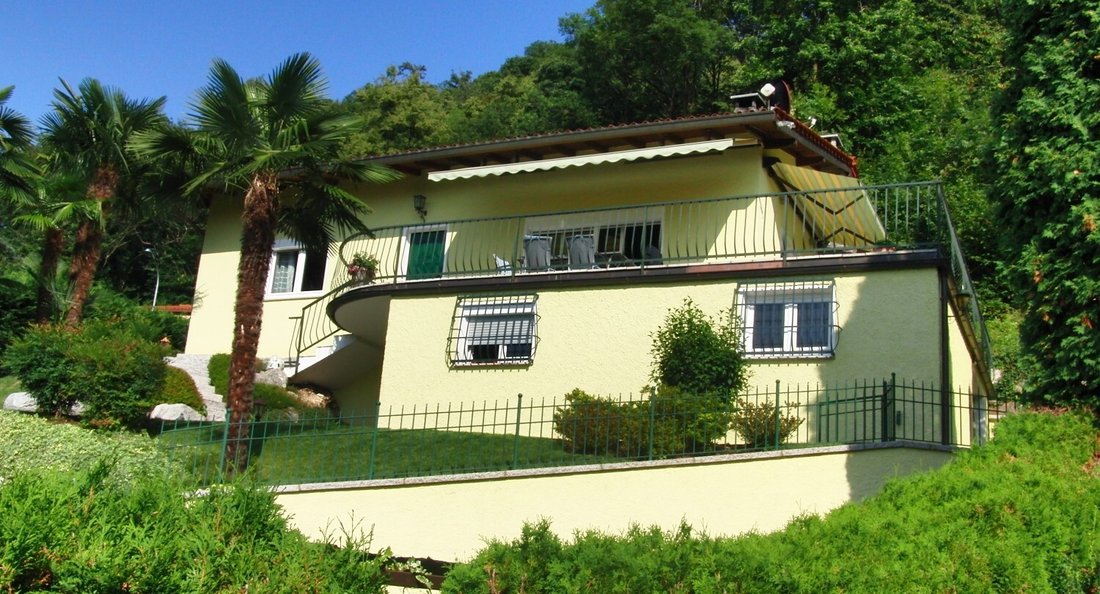House in Porto Valtravaglia, Lombardy, Italy 1 - 18551117