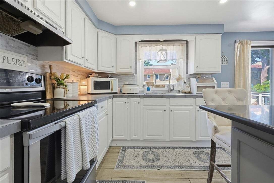 House in East Providence, Rhode Island, United States 4 - 18550982