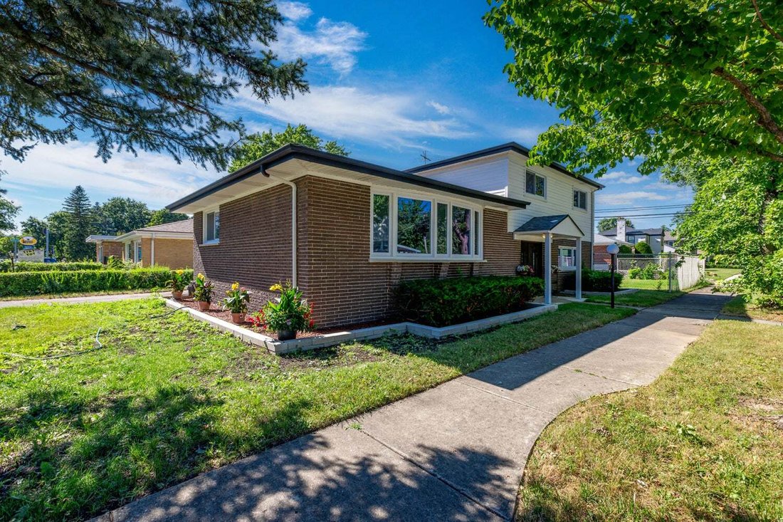 House in Skokie, Illinois, United States 2 - 18552628