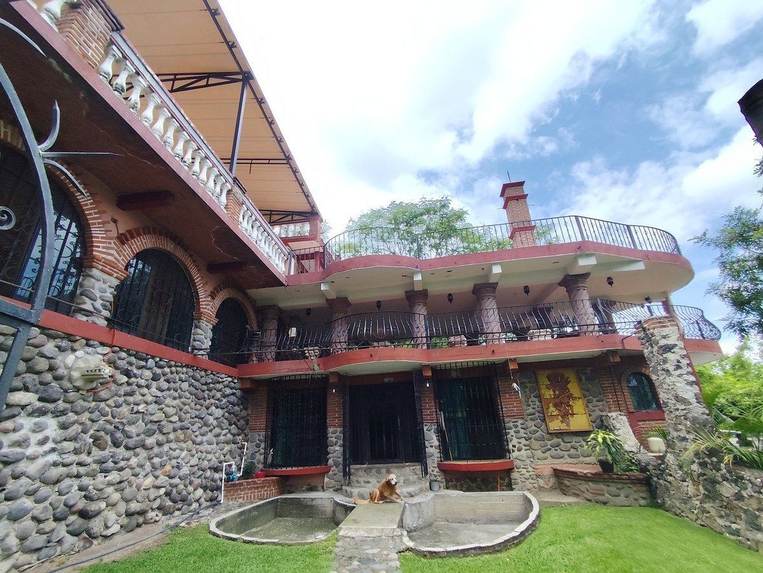 House in Lomas de Cocoyoc, Morelos, Mexico 1 - 18553235