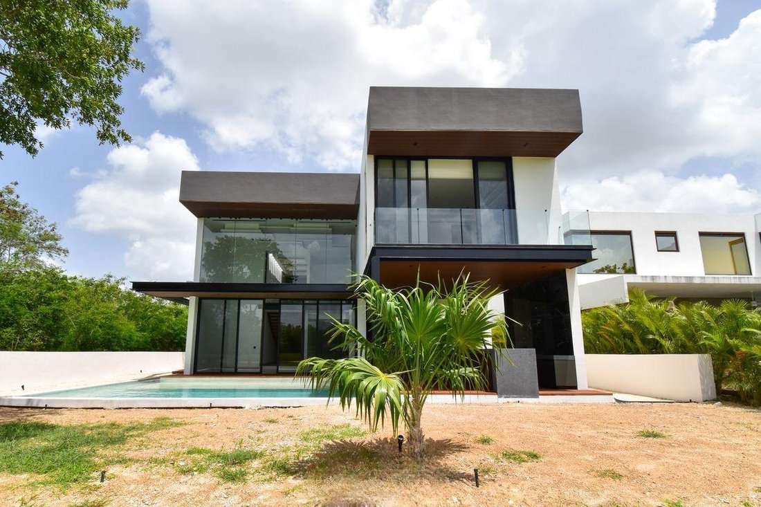 House in Yucatán Country Club, Yucatan, Mexico 1 - 18549289