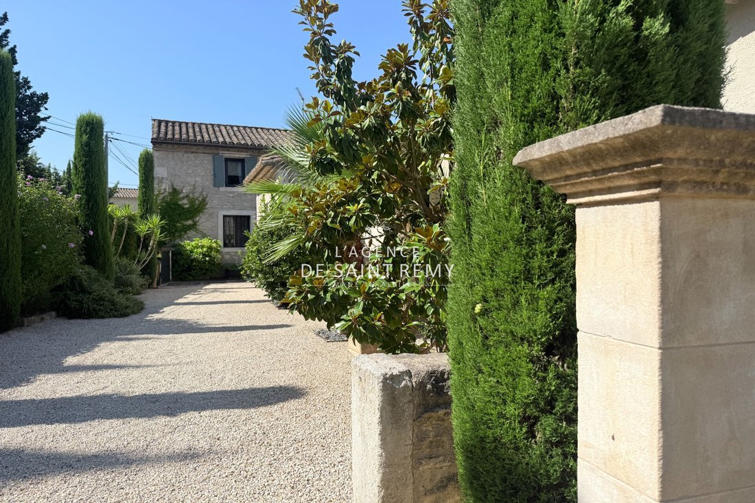 Villa in Saint-Rémy-de-Provence, Provence-Alpes-Côte d'Azur, France 1 - 17509062
