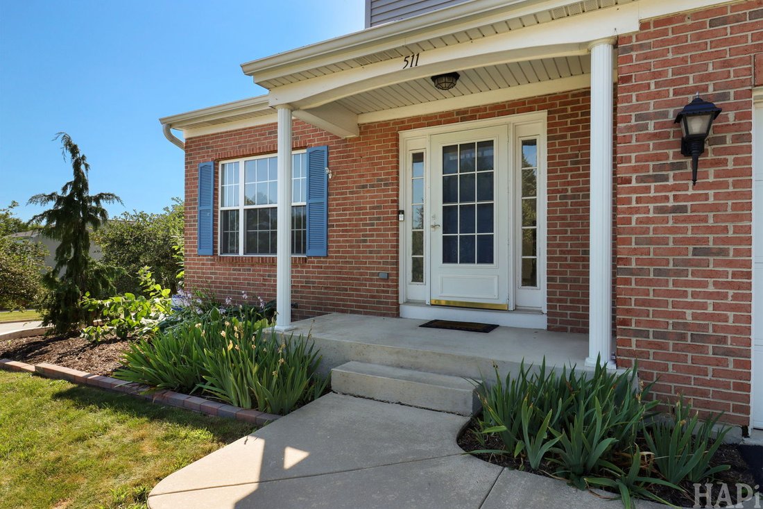 House in Lindenhurst, Illinois, United States 2 - 18552612